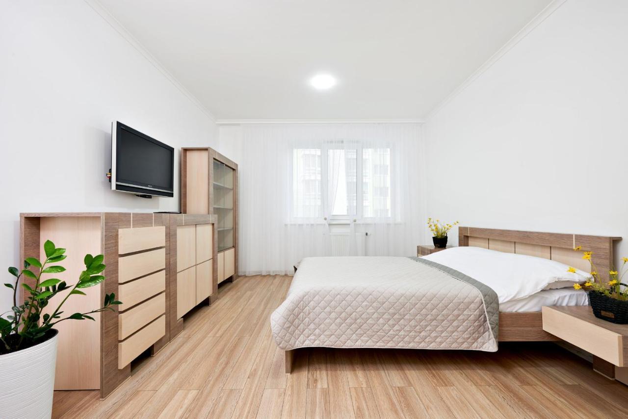 Квартира Для Вас! Вул. Голинського, 8! Apartment Lviv Exterior photo